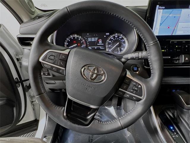 used 2022 Toyota Highlander car, priced at $40,305