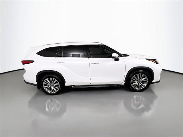 used 2022 Toyota Highlander car, priced at $40,305