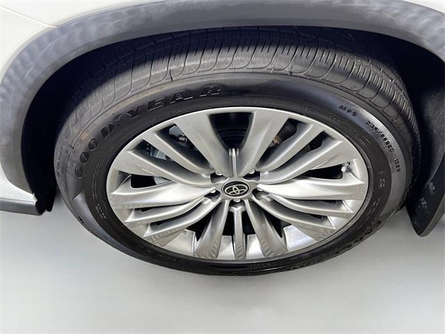 used 2022 Toyota Highlander car, priced at $40,305