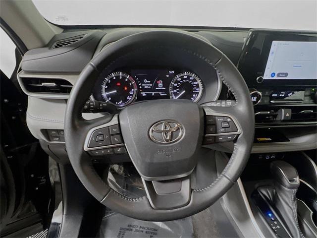 used 2023 Toyota Highlander car, priced at $35,701