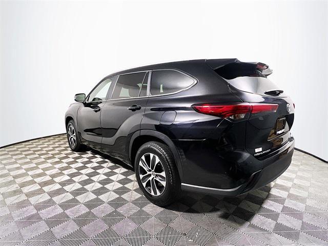 used 2023 Toyota Highlander car, priced at $35,701