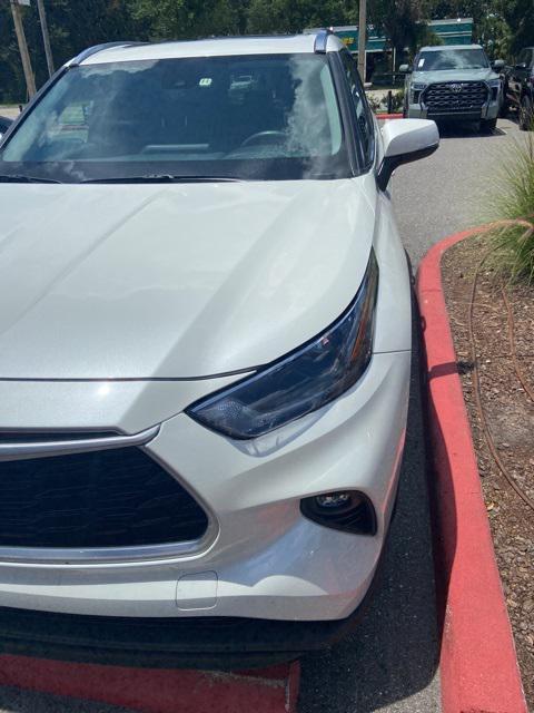 used 2021 Toyota Highlander car, priced at $34,827
