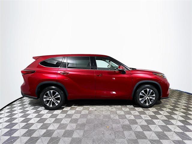 used 2022 Toyota Highlander car, priced at $29,247