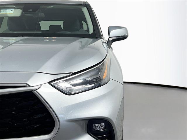 used 2024 Toyota Highlander car, priced at $38,803
