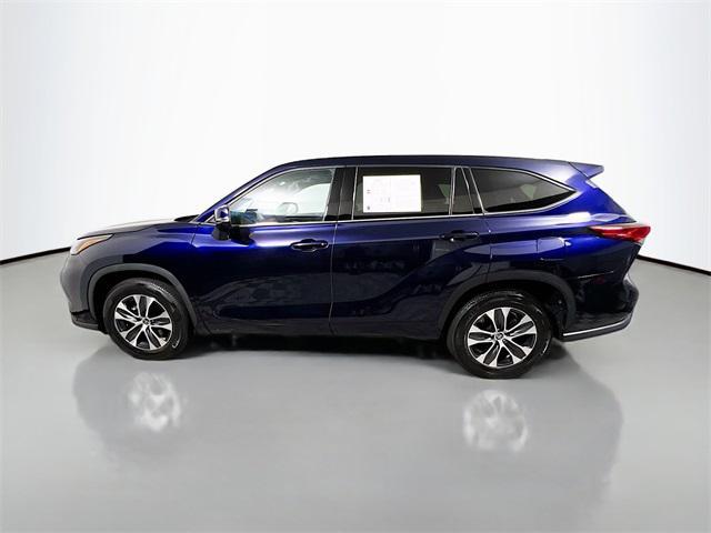 used 2022 Toyota Highlander car, priced at $31,436