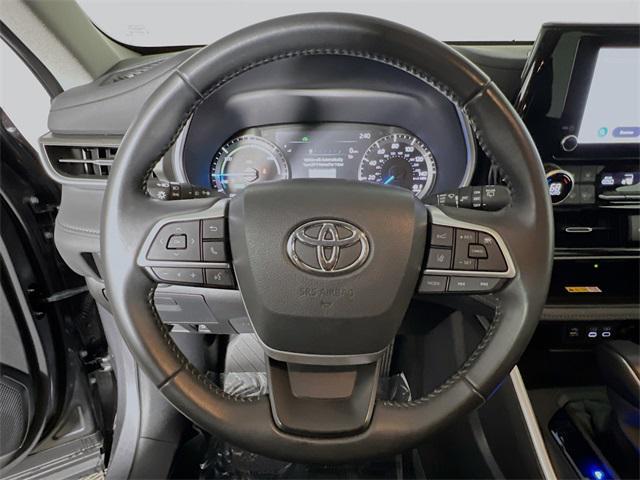 used 2024 Toyota Highlander Hybrid car, priced at $43,702
