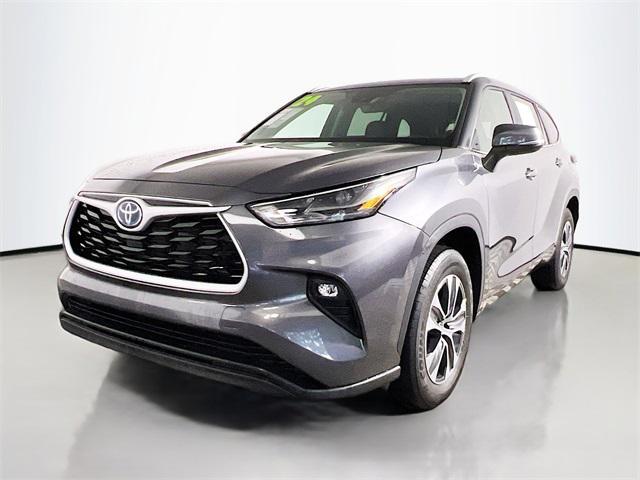 used 2024 Toyota Highlander Hybrid car, priced at $43,702