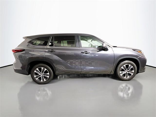 used 2024 Toyota Highlander Hybrid car, priced at $43,702