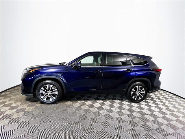 used 2022 Toyota Highlander car, priced at $30,712