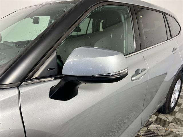 used 2022 Toyota Highlander car, priced at $35,439