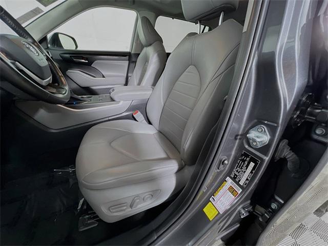 used 2023 Toyota Highlander car, priced at $37,154