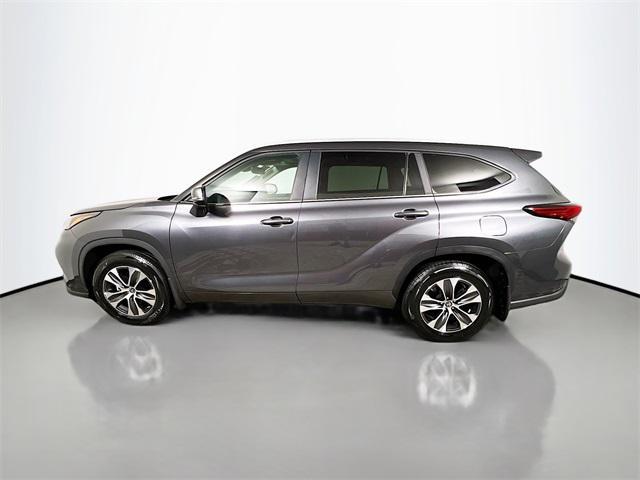 used 2023 Toyota Highlander car, priced at $37,154