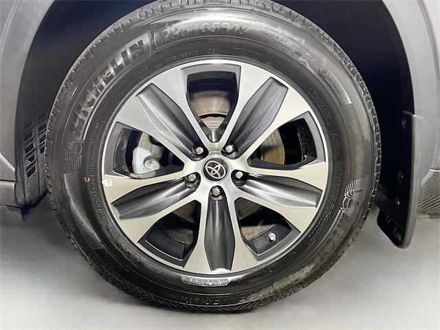 used 2023 Toyota Highlander car, priced at $37,154