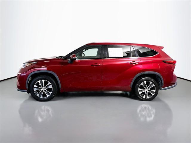 used 2020 Toyota Highlander car, priced at $23,660