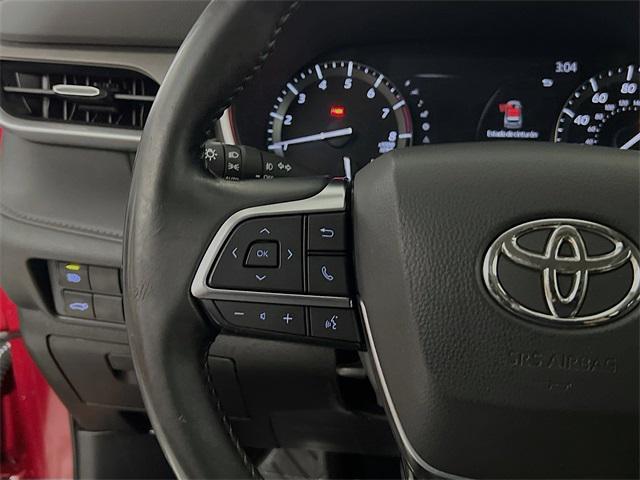 used 2020 Toyota Highlander car, priced at $23,660