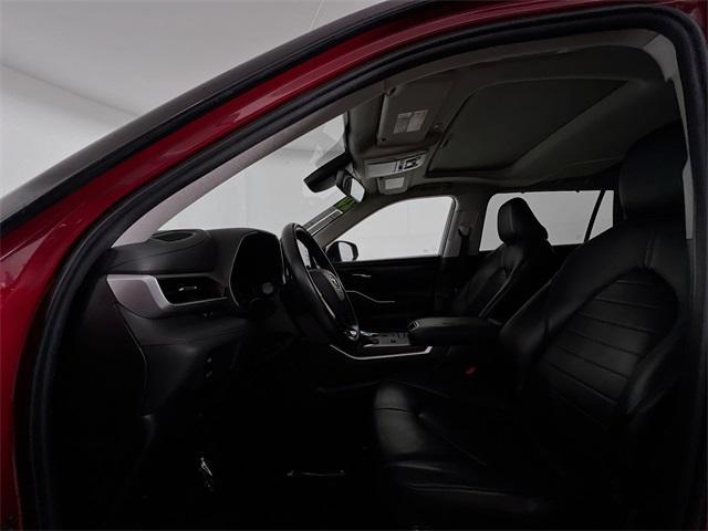 used 2020 Toyota Highlander car, priced at $23,660