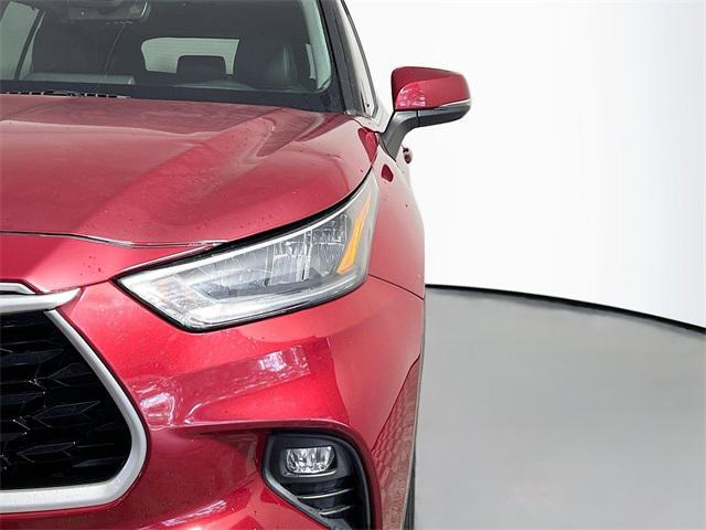 used 2020 Toyota Highlander car, priced at $23,660