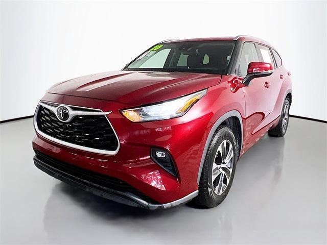 used 2020 Toyota Highlander car, priced at $23,660