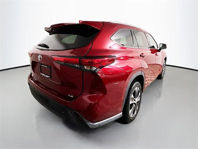 used 2020 Toyota Highlander car, priced at $23,660
