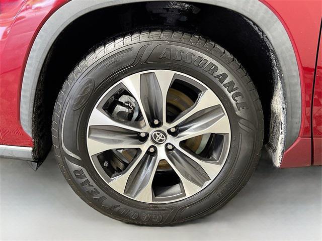 used 2020 Toyota Highlander car, priced at $23,660