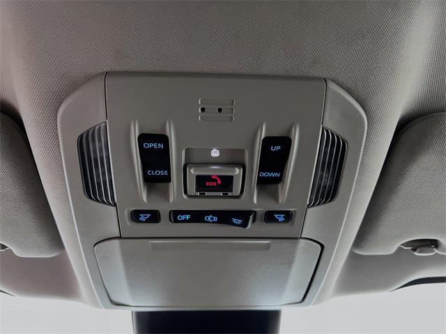 used 2020 Toyota Highlander car, priced at $23,660