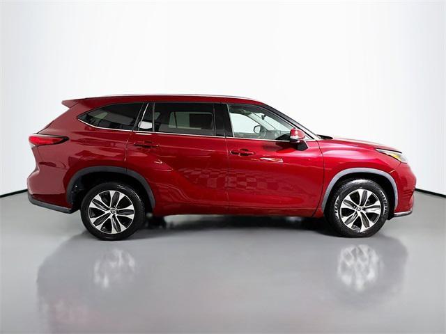used 2020 Toyota Highlander car, priced at $23,660