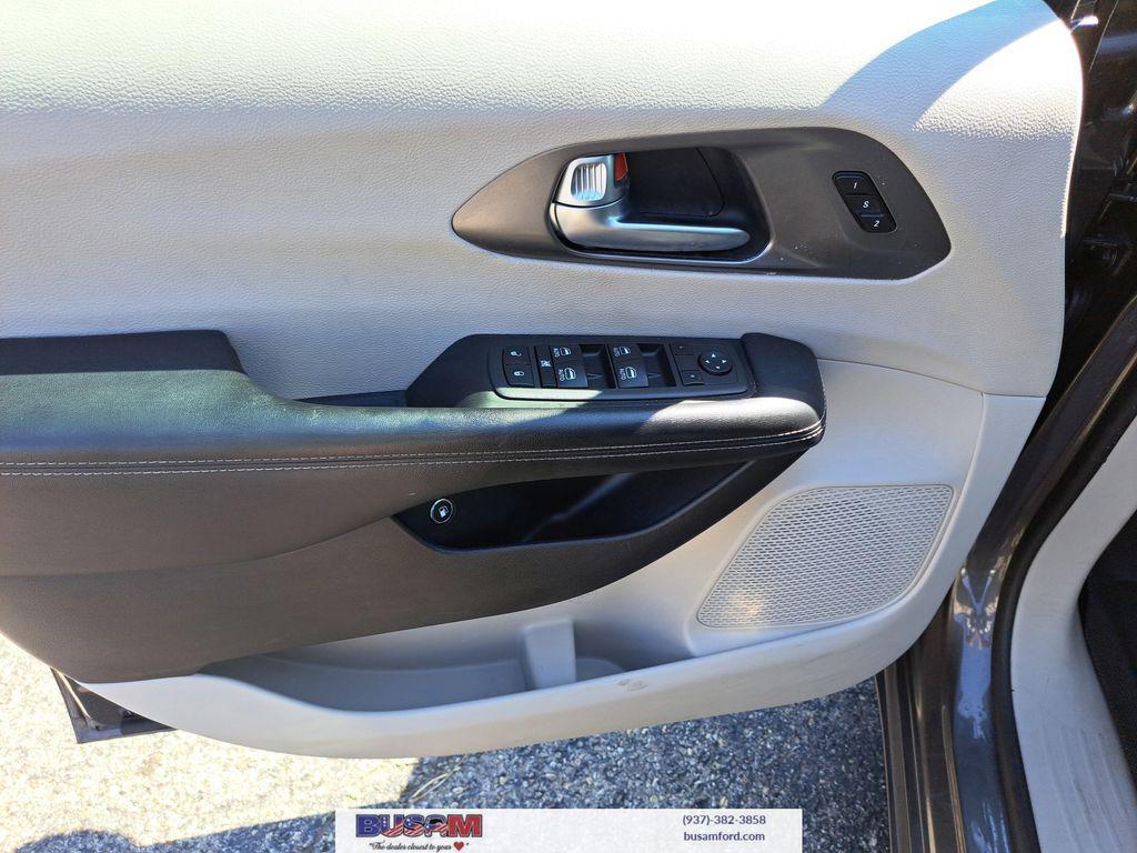 used 2022 Chrysler Pacifica Hybrid car, priced at $23,500