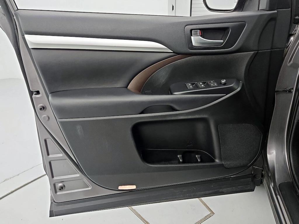 used 2019 Toyota Highlander Hybrid car, priced at $36,998
