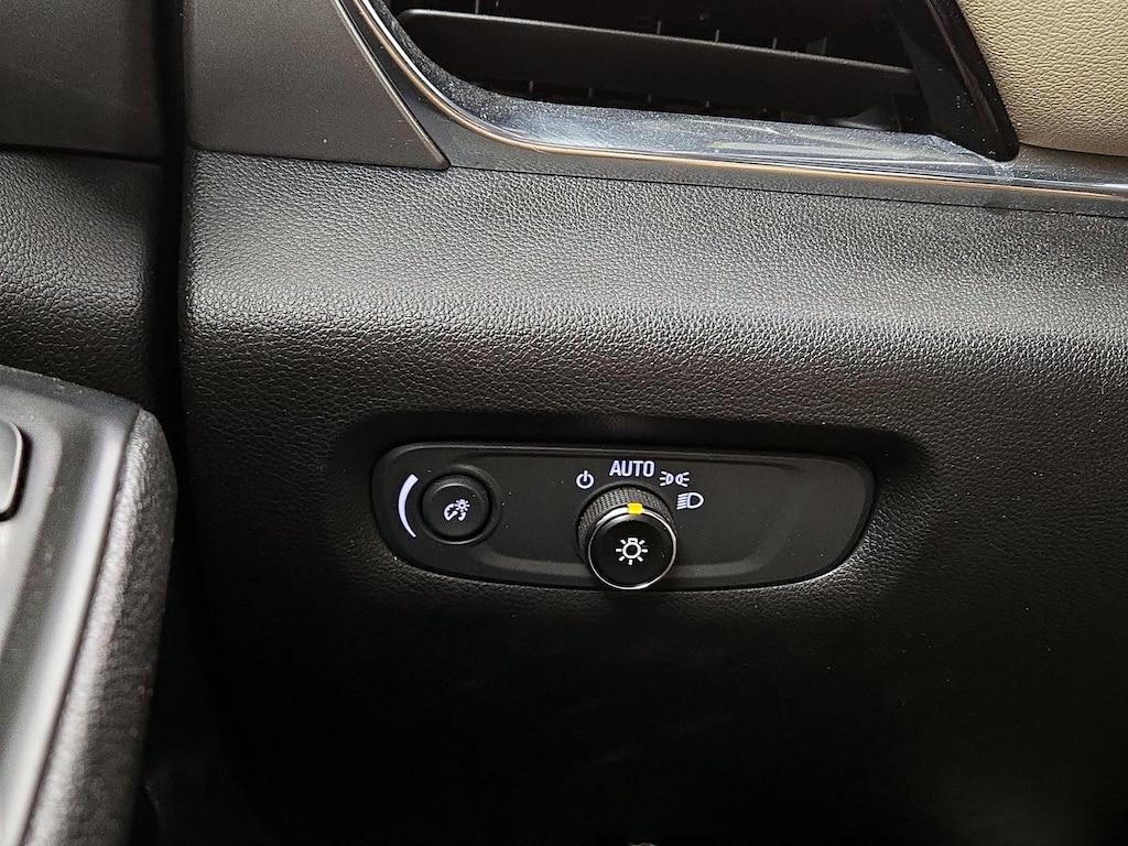 used 2022 Chevrolet Traverse car, priced at $25,998