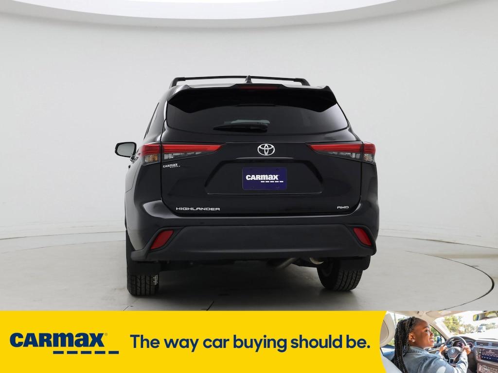 used 2022 Toyota Highlander car, priced at $33,998