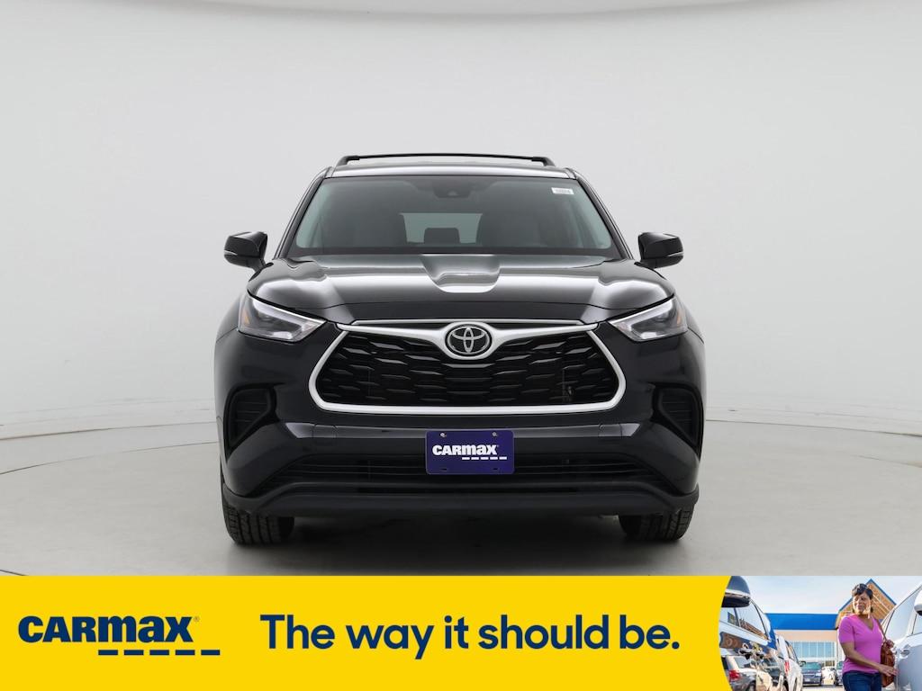 used 2022 Toyota Highlander car, priced at $33,998