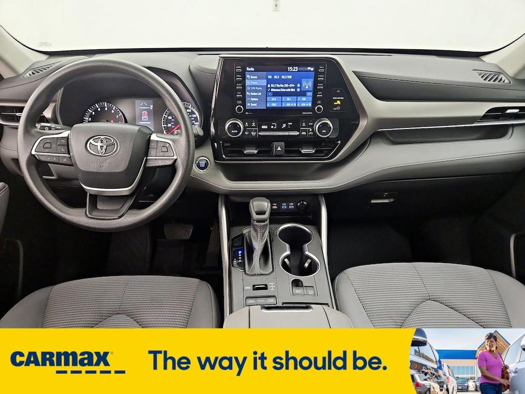 used 2022 Toyota Highlander car, priced at $33,998