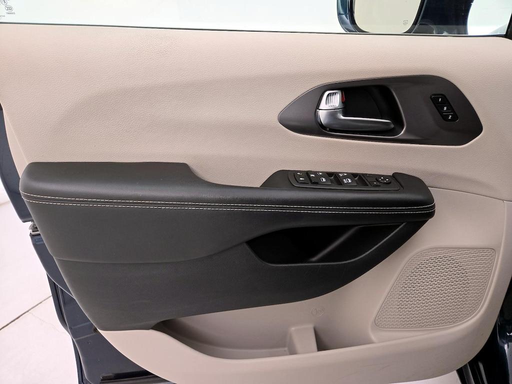 used 2022 Chrysler Pacifica car, priced at $32,998