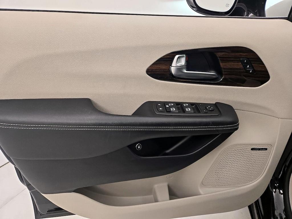 used 2022 Chrysler Pacifica Hybrid car, priced at $31,998