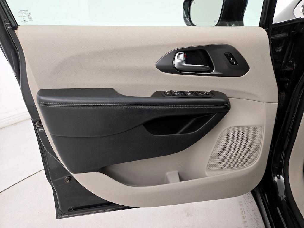 used 2019 Chrysler Pacifica car, priced at $26,998