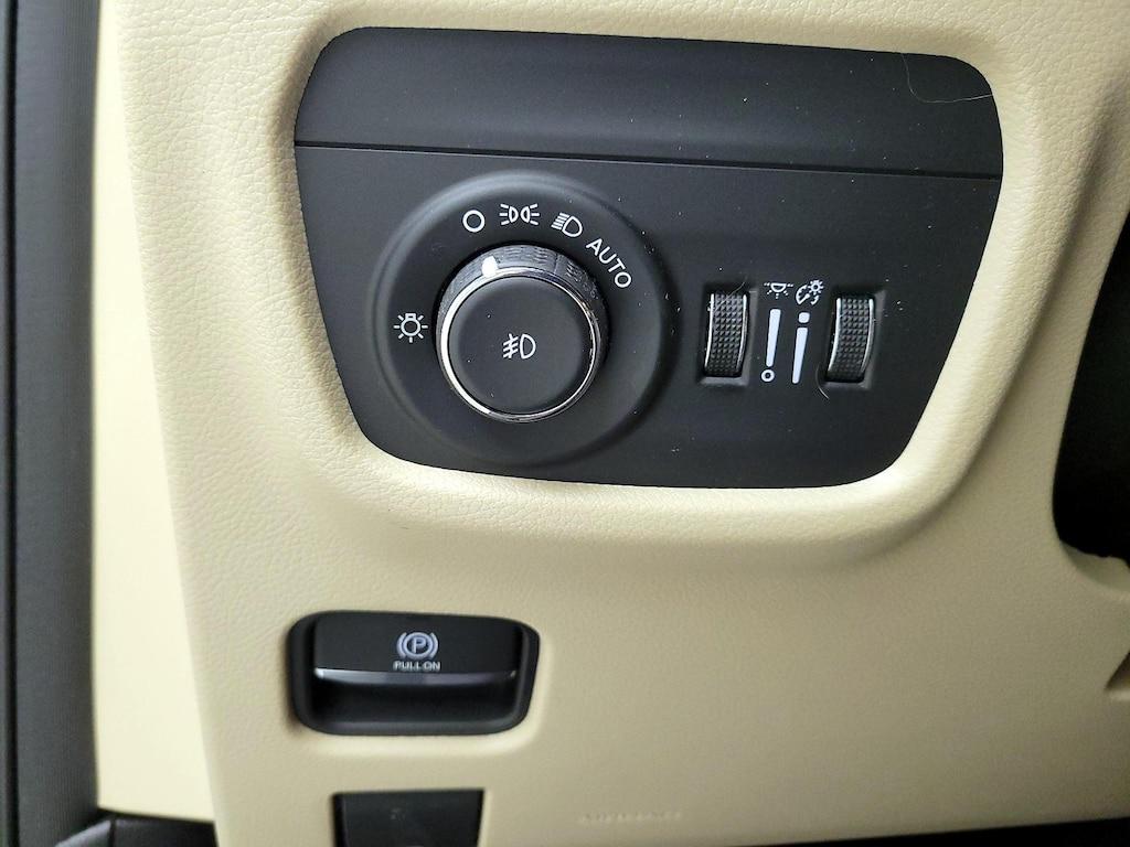 used 2022 Jeep Grand Cherokee car, priced at $35,998