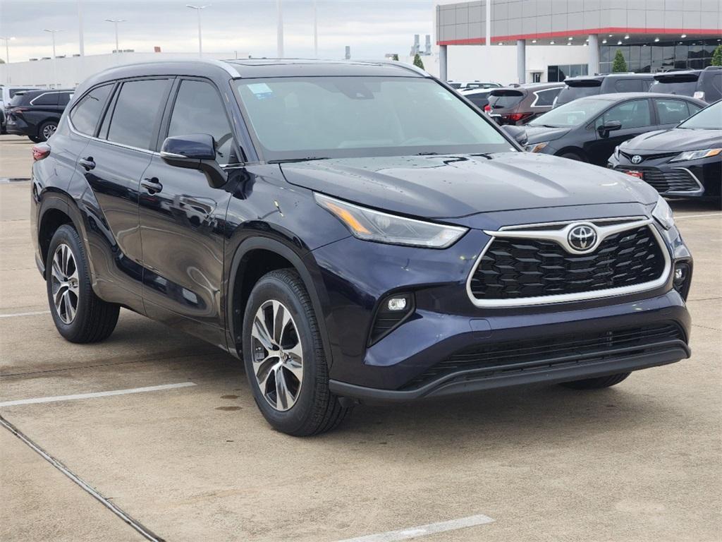 used 2023 Toyota Highlander car, priced at $38,288