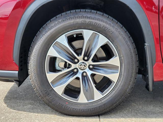 used 2023 Toyota Highlander car, priced at $37,295