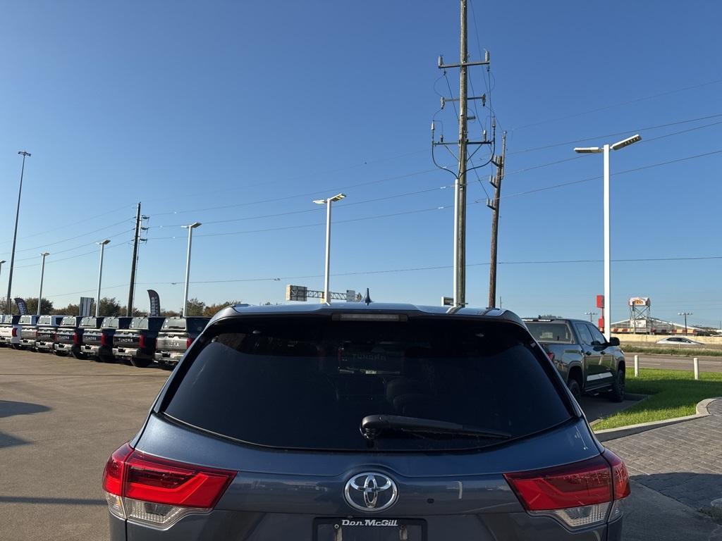 used 2018 Toyota Highlander car, priced at $28,795