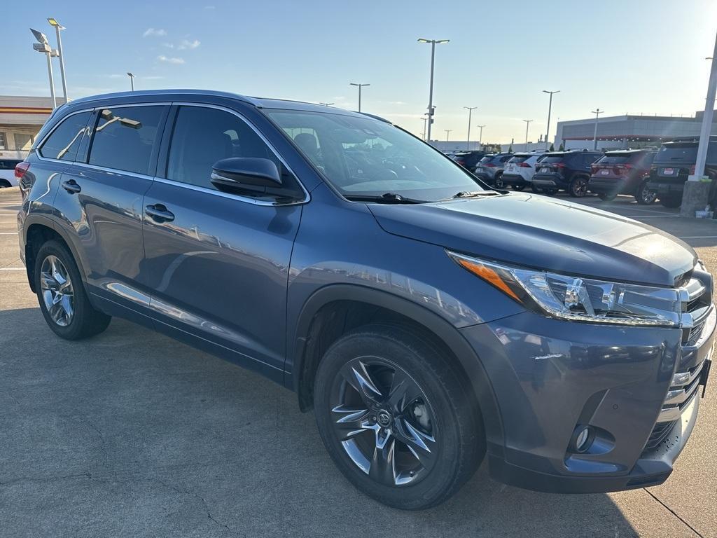 used 2018 Toyota Highlander car, priced at $28,795