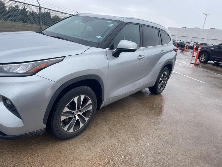 used 2020 Toyota Highlander car, priced at $28,995