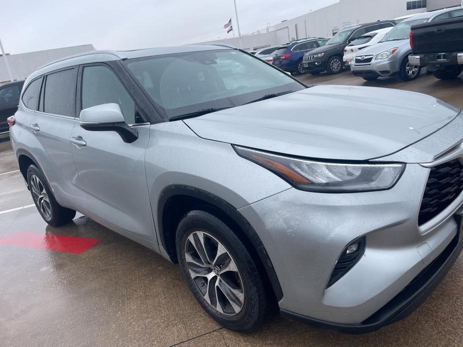 used 2020 Toyota Highlander car, priced at $28,995