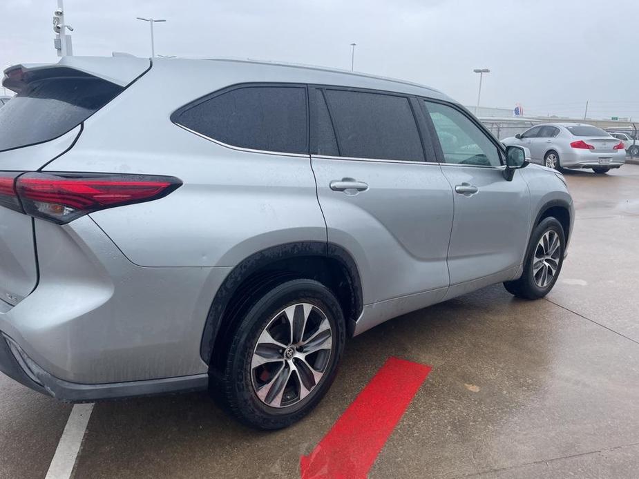 used 2020 Toyota Highlander car, priced at $28,995