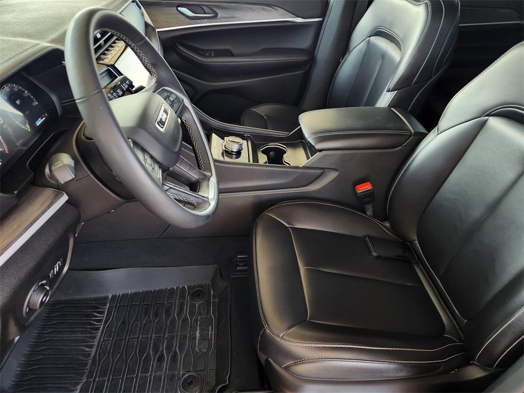 used 2024 Jeep Grand Cherokee L car, priced at $27,995