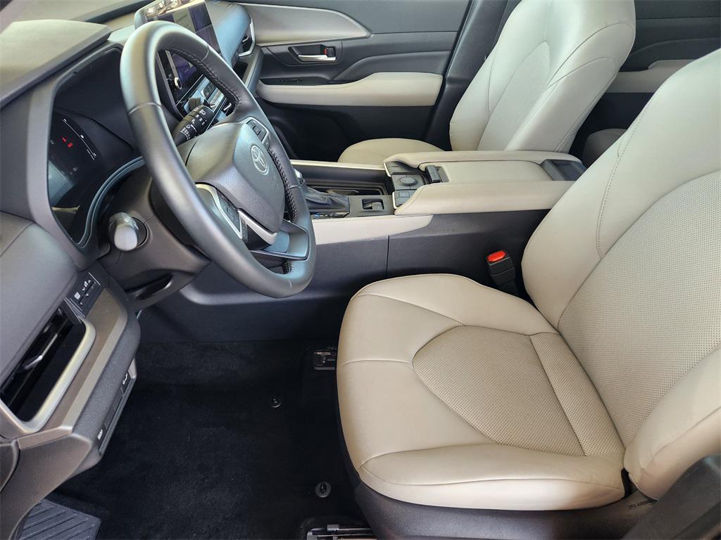 used 2025 Toyota Grand Highlander car, priced at $46,495