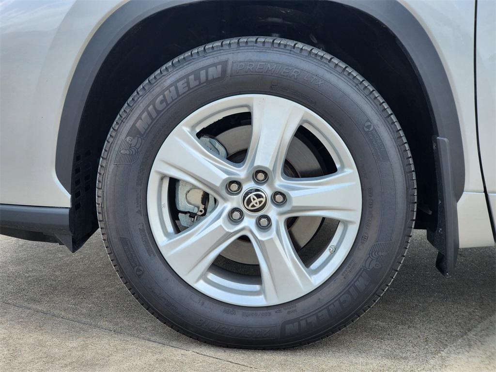 used 2024 Toyota Highlander car, priced at $36,495