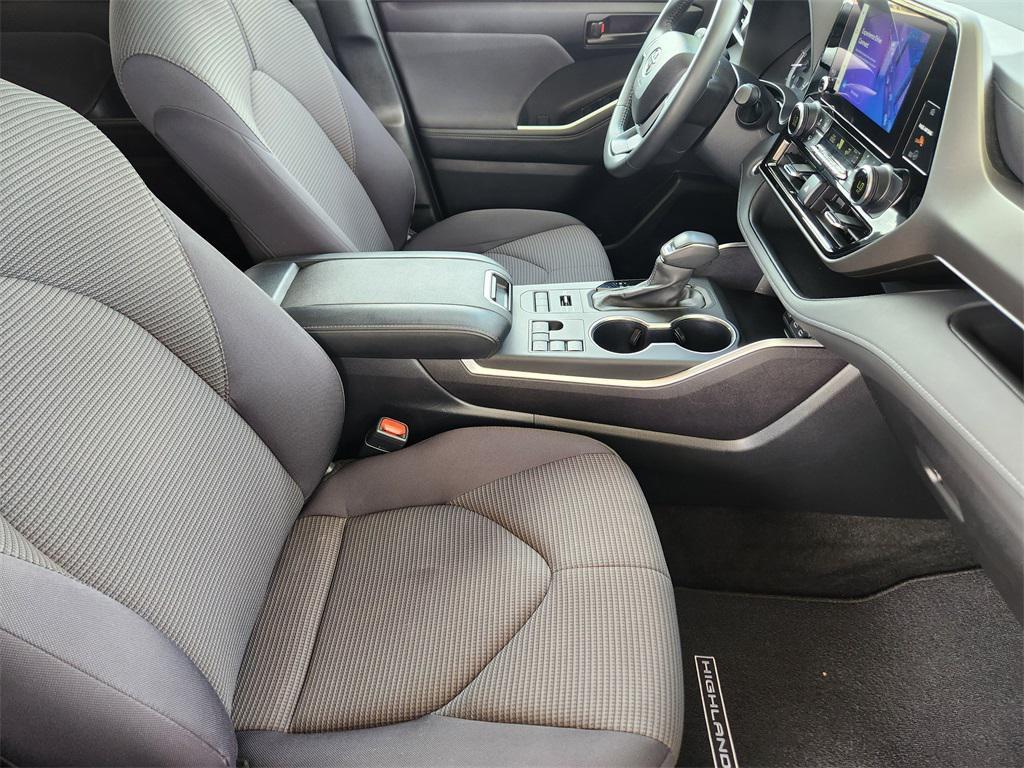 used 2024 Toyota Highlander car, priced at $36,495