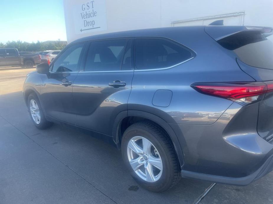 used 2022 Toyota Highlander car, priced at $30,161