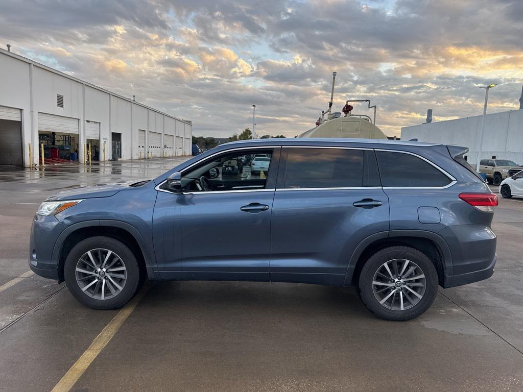 used 2018 Toyota Highlander car, priced at $17,995
