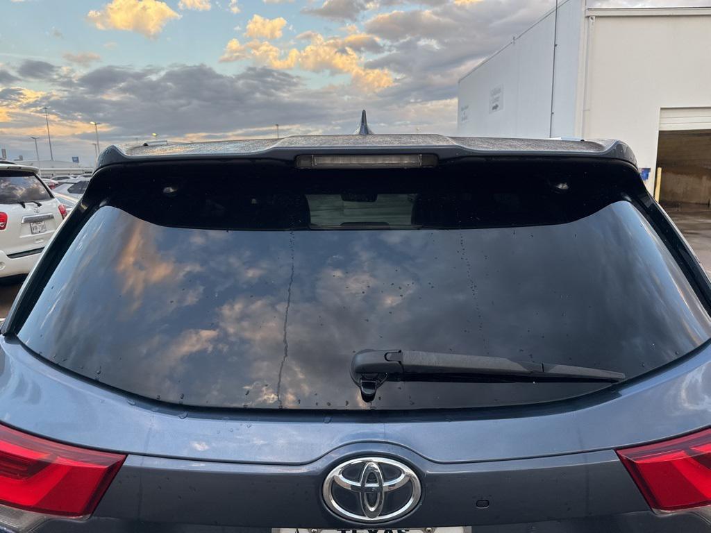 used 2018 Toyota Highlander car, priced at $17,995